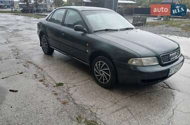 Седан Audi A4 1996 в Хотине