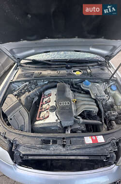 Седан Audi A4 2001 в 