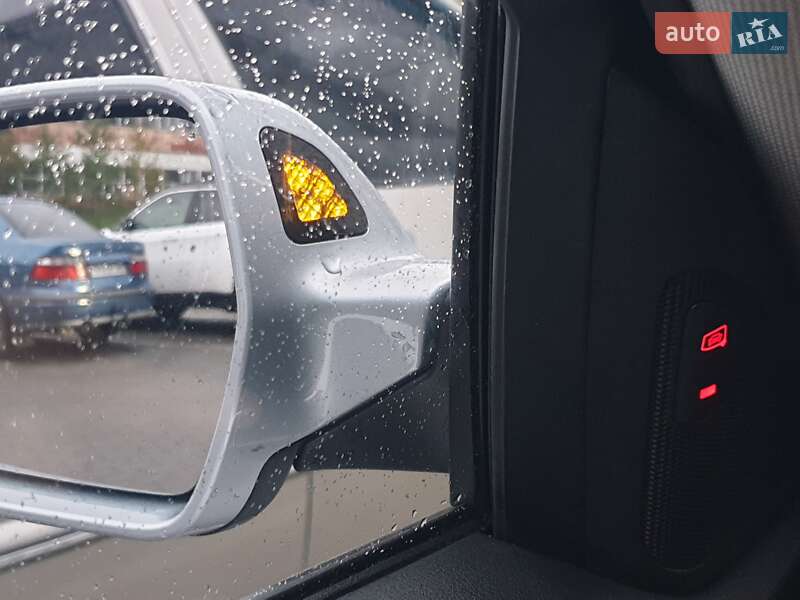 Седан Audi A4 2014 в Львове