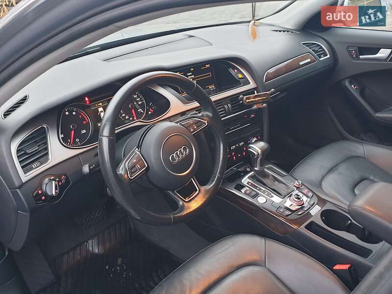 Седан Audi A4 2014 в Львове
