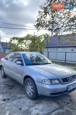 Седан Audi A4 1997 в Сарнах