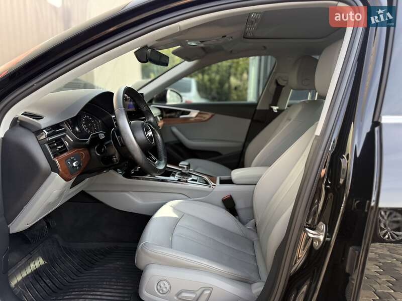 Седан Audi A4 2022 в Львове