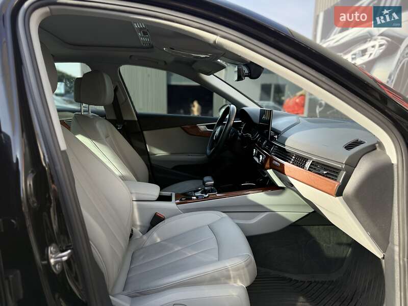 Седан Audi A4 2022 в Львове