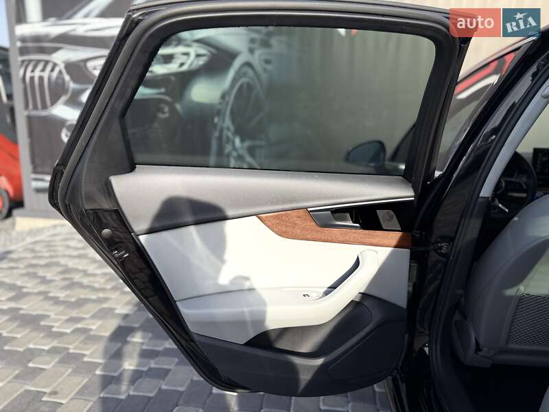 Седан Audi A4 2022 в Львове