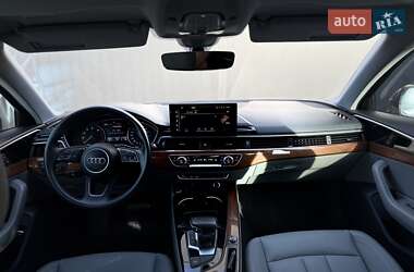 Седан Audi A4 2022 в 