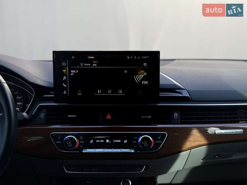 Седан Audi A4 2022 в Львове