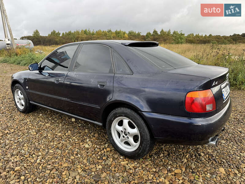 Седан Audi A4 1995 в 