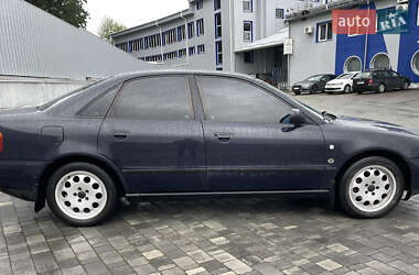Седан Audi A4 1996 в 