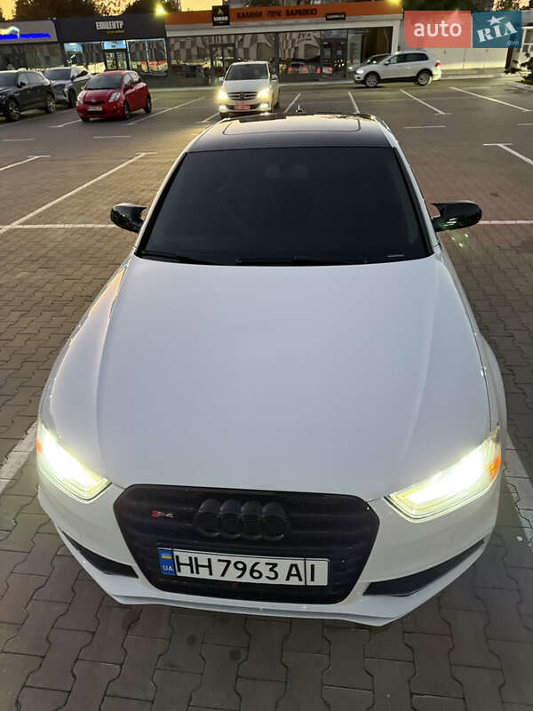 Седан Audi A4 2015 в Одессе