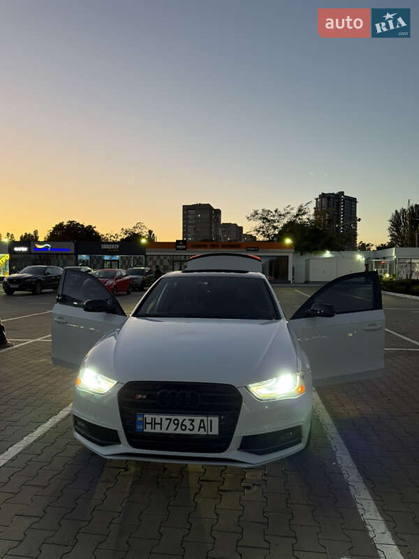 Седан Audi A4 2015 в Одессе