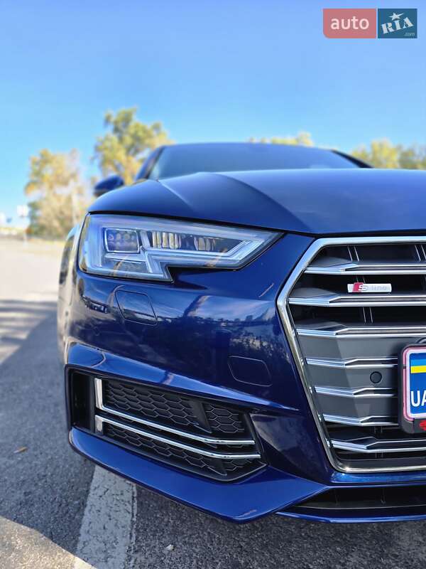 Седан Audi A4 2017 в Киеве