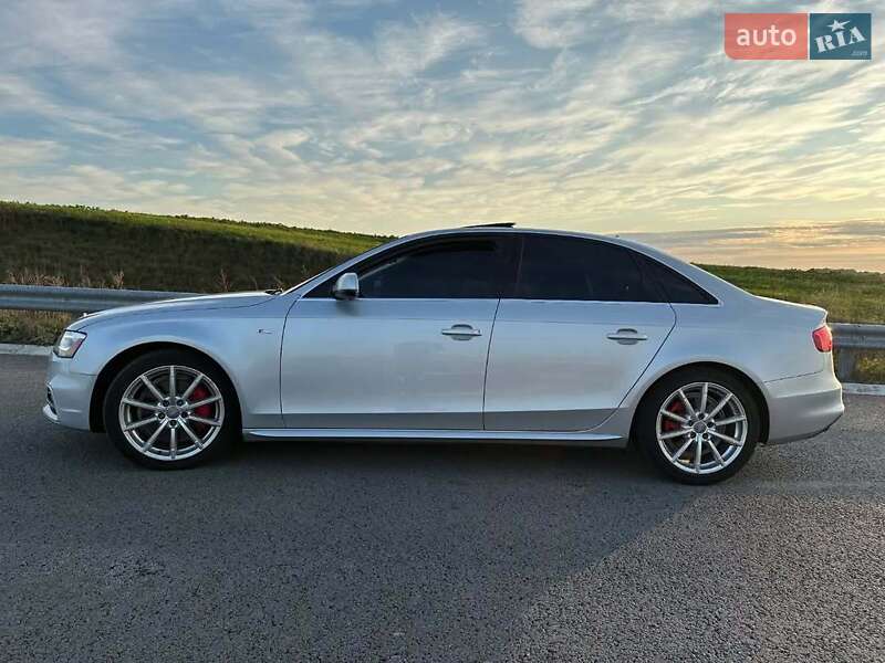 Седан Audi A4 2013 в Львові