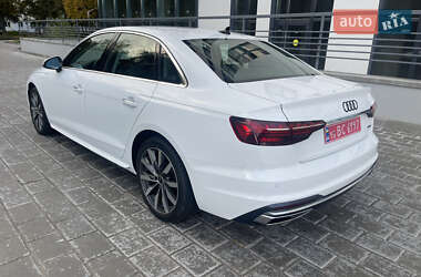 Седан Audi A4 2021 в 