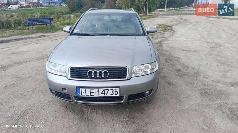 Универсал Audi A4 2003 в  фото Универсал Audi A4 2003 в