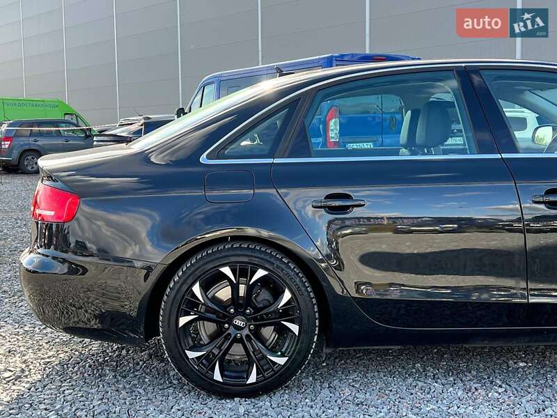 Седан Audi A4 2010 в Львове