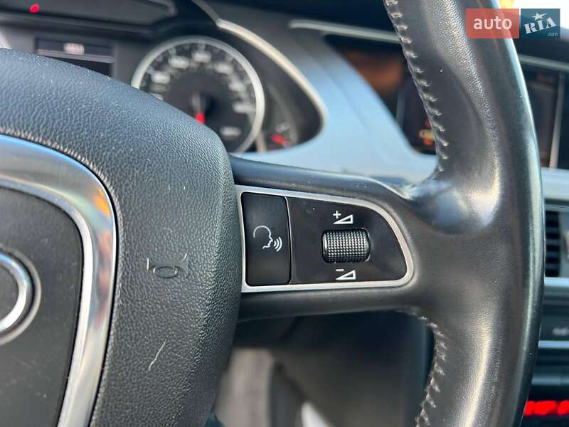 Седан Audi A4 2010 в Львове