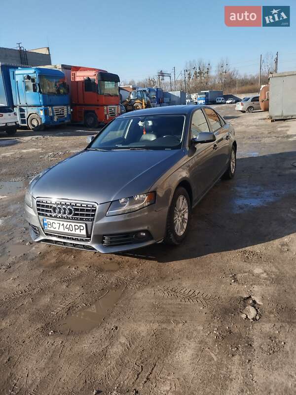 Седан Audi A4 2011 в Львові