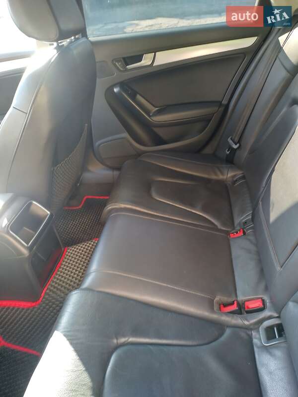 Седан Audi A4 2011 в Львові