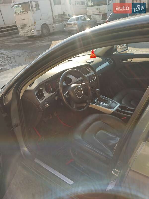 Седан Audi A4 2011 в Львові
