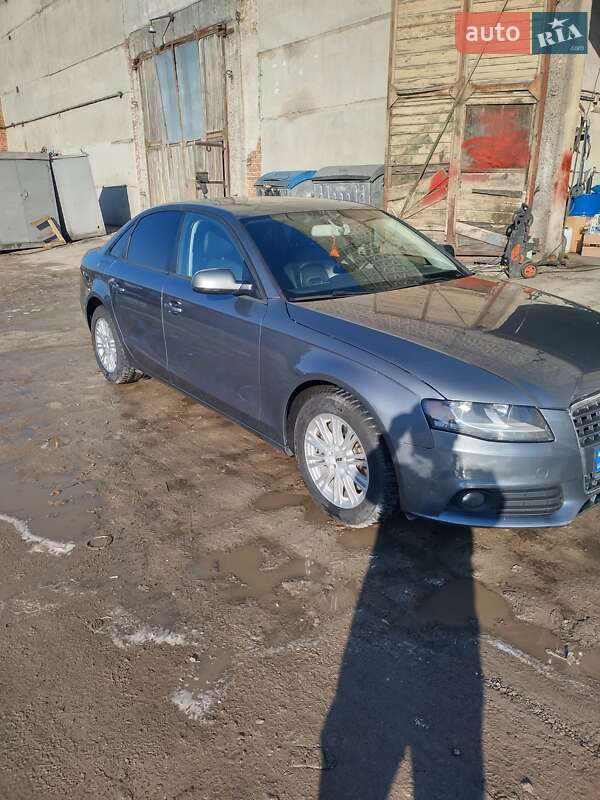 Седан Audi A4 2011 в Львові