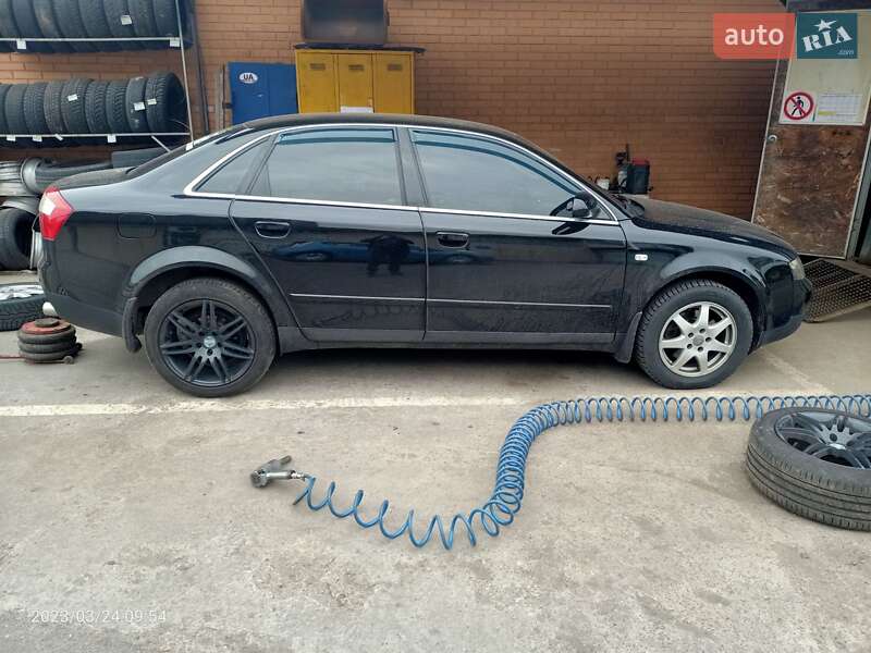 Седан Audi A4 2004 в Вышгороде