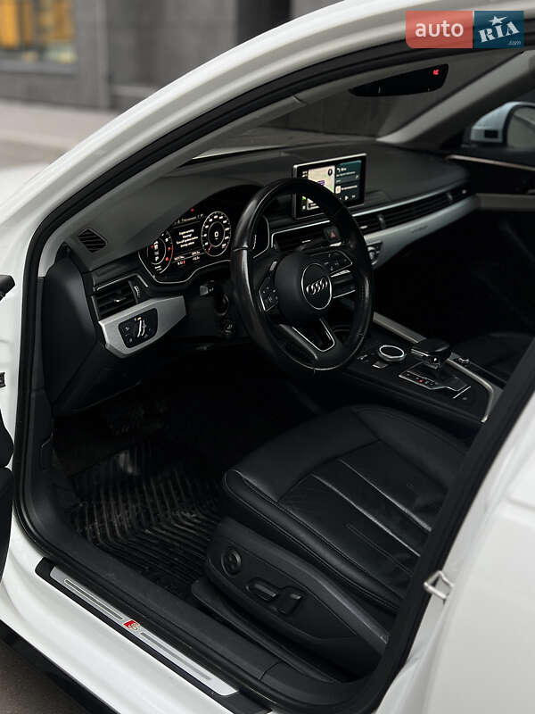 Седан Audi A4 2015 в Киеве