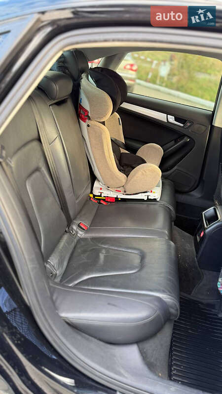 Седан Audi A4 2011 в Львове