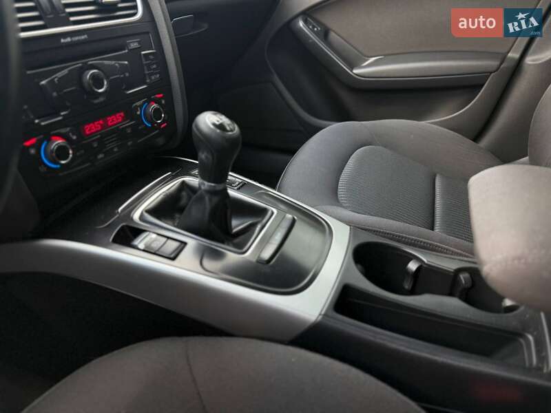 Седан Audi A4 2012 в Львові
