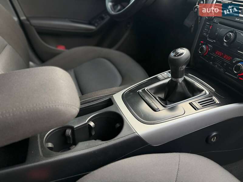 Седан Audi A4 2012 в Львові