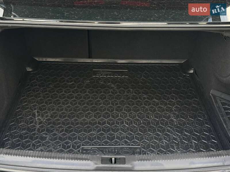 Седан Audi A4 2012 в Львові
