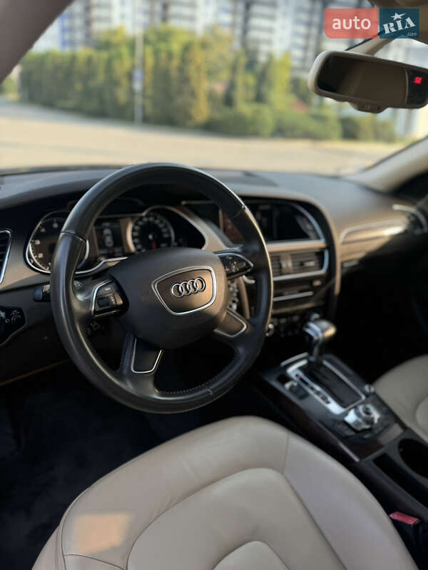 Седан Audi A4 2013 в Івано-Франківську