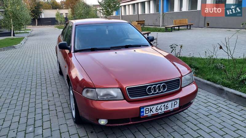 Седан Audi A4 1996 в Луцке