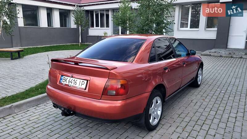 Седан Audi A4 1996 в Луцке