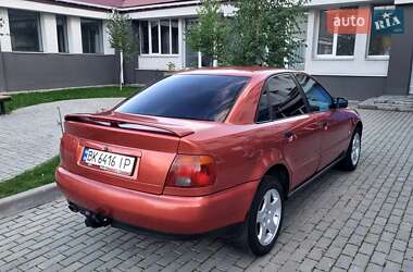 Седан Audi A4 1996 в 