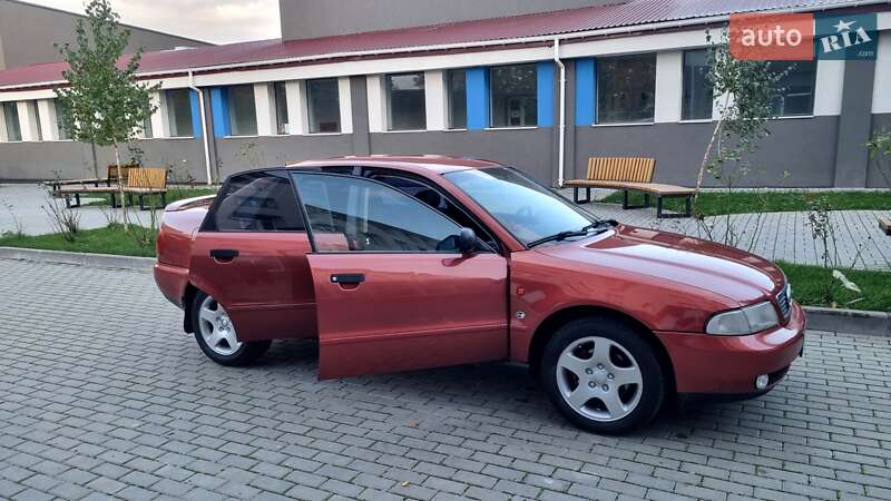 Седан Audi A4 1996 в Луцке