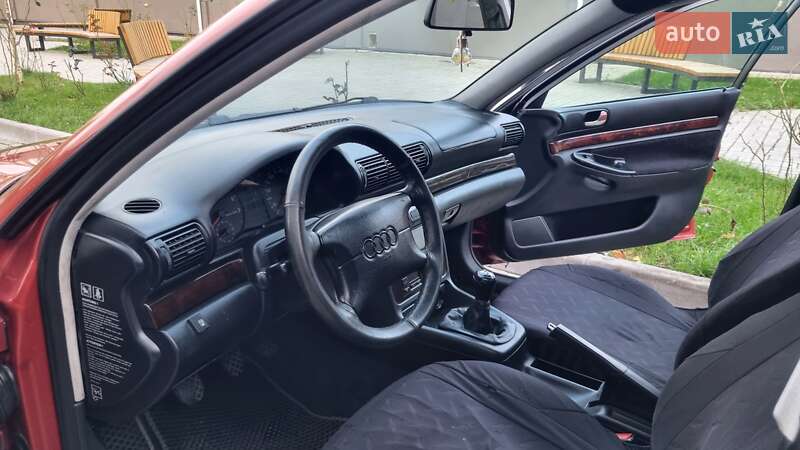 Седан Audi A4 1996 в Луцке