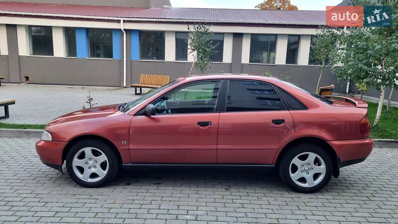 Седан Audi A4 1996 в Луцке