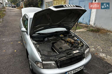 Седан Audi A4 1999 в 