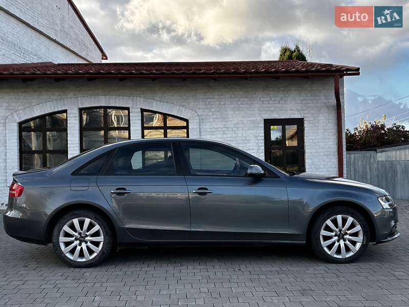 Седан Audi A4 2013 в Красилові