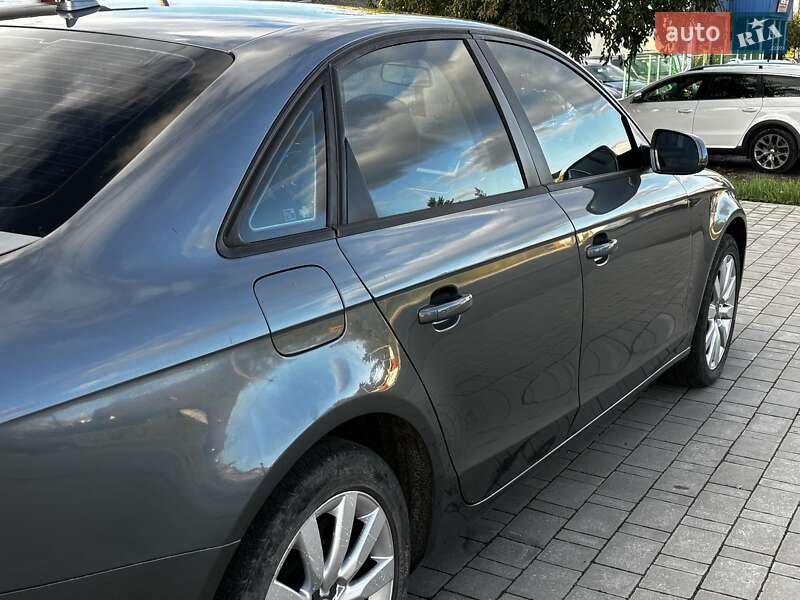Седан Audi A4 2013 в Красилові