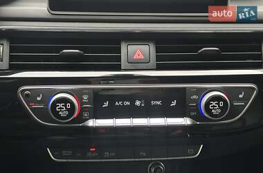 Седан Audi A4 2017 в 