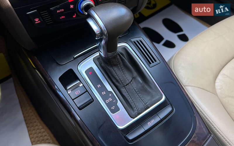 Седан Audi A4 2012 в Львове