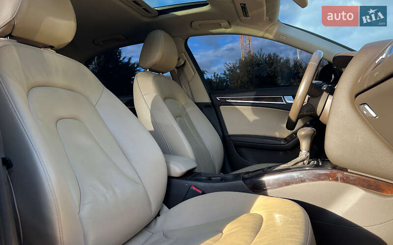 Седан Audi A4 2012 в Львове