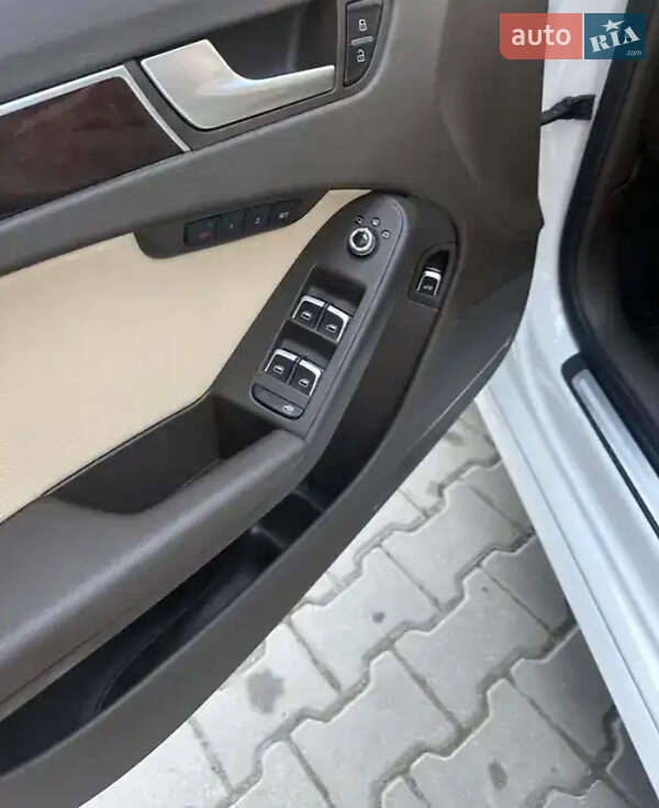 Седан Audi A4 2015 в Львове