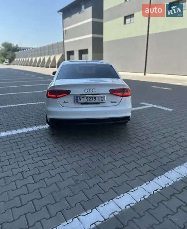 Седан Audi A4 2015 в Львове