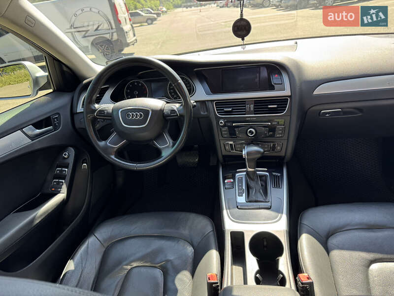 Седан Audi A4 2012 в Дніпрі
