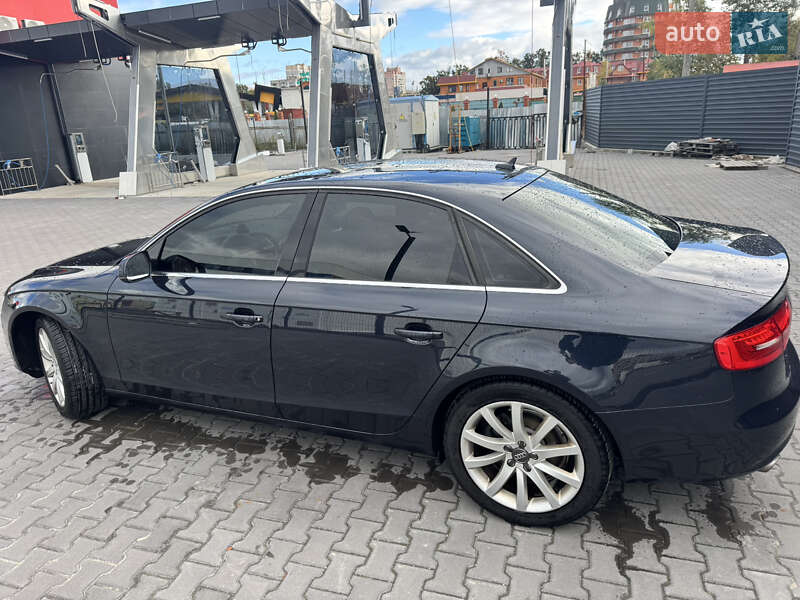 Седан Audi A4 2012 в Киеве