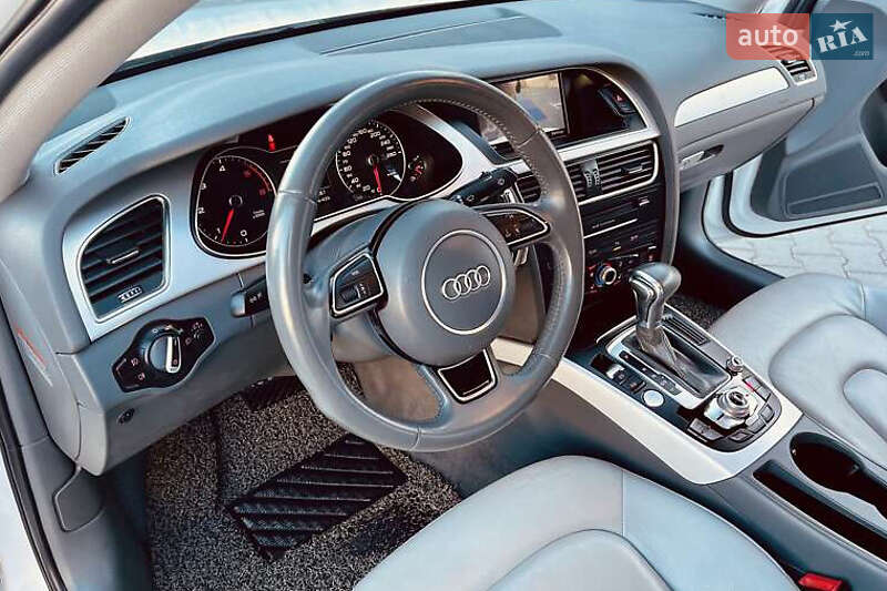 Седан Audi A4 2015 в Киеве