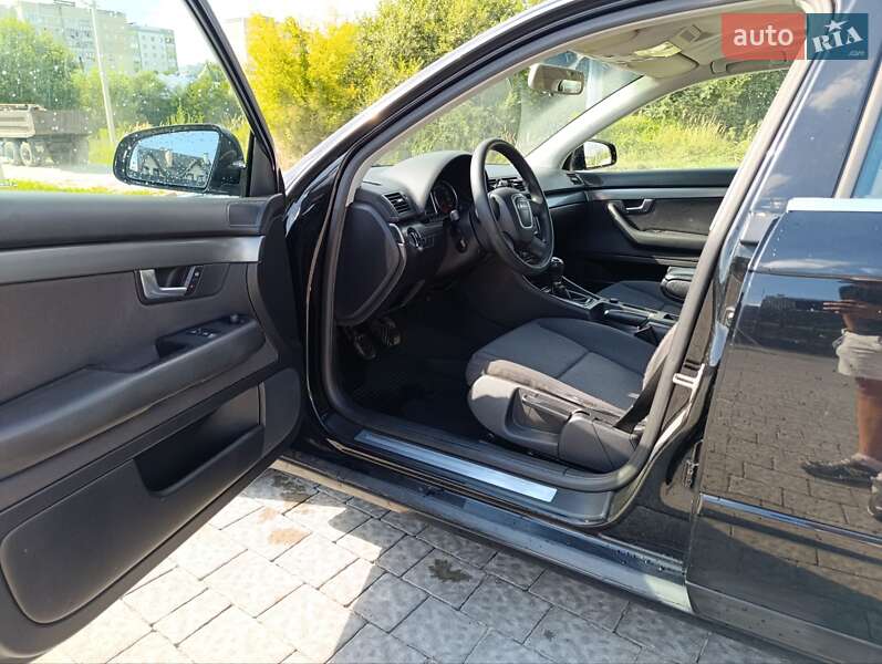 Седан Audi A4 2004 в Львове