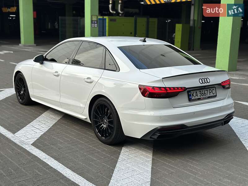 Седан Audi A4 2022 в Киеве